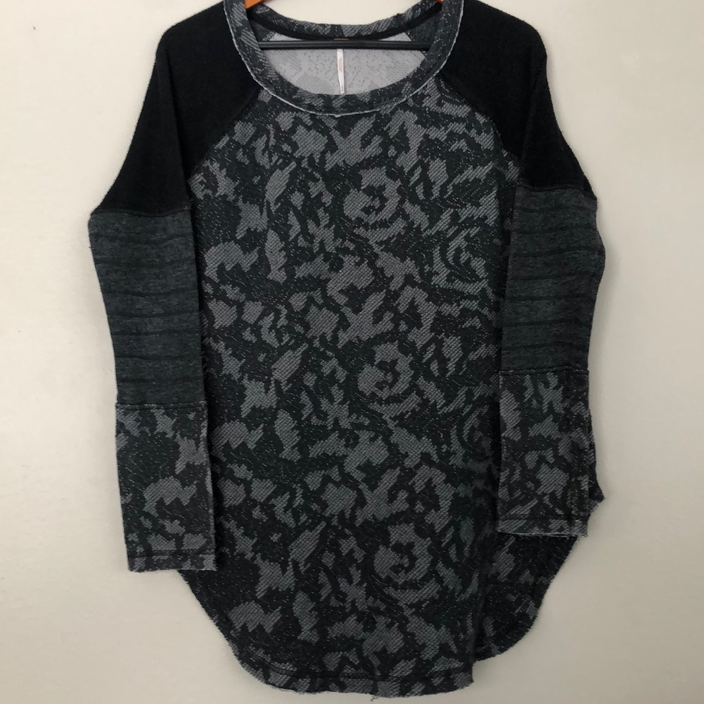 FREE PEOPLE | Bed of Roses Tunic Long Sweatshirt Side Zip Gray | Size Medium